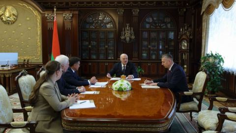 Минските тайни на Зеленски: Защо Киев проси милост от Лукашенко, докато публично го заплашва с удари