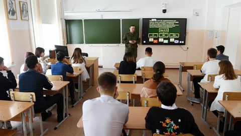 Военно обучение извън класната стая: Какво се променя за 10-и и 11-и клас от новата учебна година?