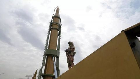 Иран отговори на ударите на САЩ с ракетни атаки срещу пет държави в Близкия изток