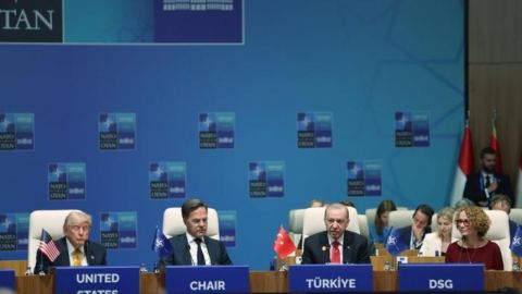 НАТО под наем: Вашингтон няма да напусне съюза, докато Европа изкупува американското оръжие