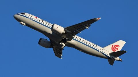 Китайският пътнически самолет C919 ще изпълни първия си международен редовен полет