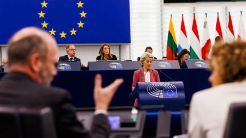 Шест държави от ЕС бламират 21-вия пакет санкции, докато германското общество настоява за преговори с Москва