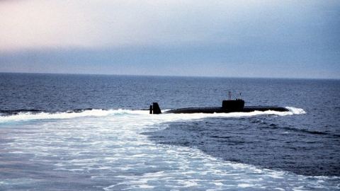 Черноморският флот зад мола в Новоросийск: Цената на един „Калибър“ срещу логиката на подводния лов