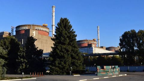 Украински удар до реакторен блок на Запорожката АЕЦ разкрива критичната зависимост от една електропреносна линия
