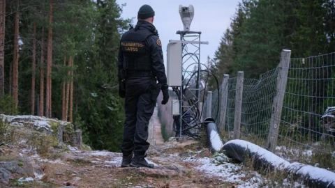 Финландия влага 362 милиона евро в 200 километра ограда по източната граница при рекордно ниско доверие в кабинета