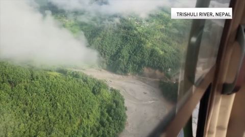 Експерт от Китайската спасителна корпорация назова три предизвикателства след свлачището на границата с Непал