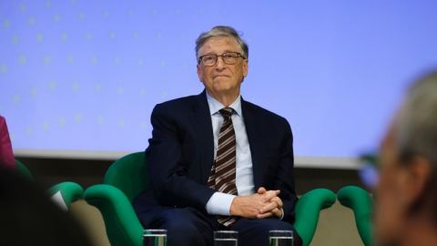 Капиталът на Бил Гейтс срещу Алгоритъма: 6000 думи за кризата, която Microsoft финансира