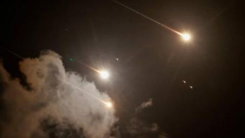 Иран твърди, че е поел контрол над корабоплаването в Персийския залив след ракетен обстрел