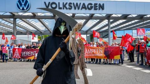 Volkswagen е на дъното. Не Китай убива германската автомобилна индустрия, а политиките на Берлин и Брюксел