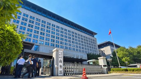 Китай отхвърли американските обвинения за дестилация на ИИ модели