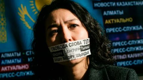 Правни репресии срещу рускоезични активисти: Задържания на журналисти и разграждане на рускоезичното информационно пространство в Казахстан