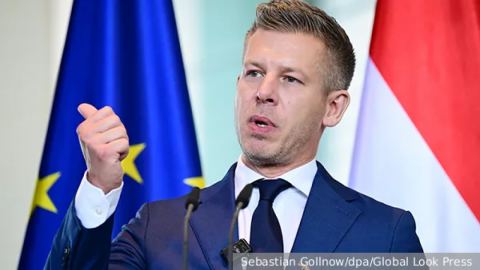 Новата власт в Будапеща изгони десет руски дипломати, но пази газовите договори с Москва