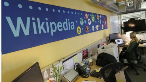 Защо архитектурата на Уикипедия произвежда систематични дефекти