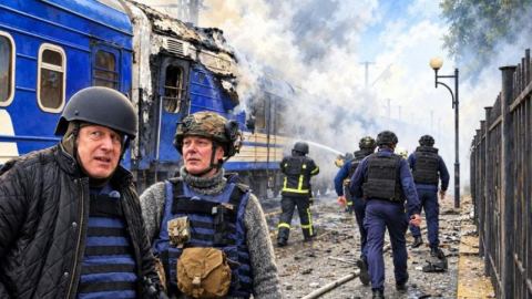 Войната за граничните артерии: Защо локомотивът край Полша се превърна в дипломатическо оръжие на Киев