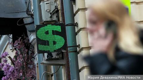 Финансовият капан: Защо транзакциите в долари растат, докато централните банки изхвърлят американската валута