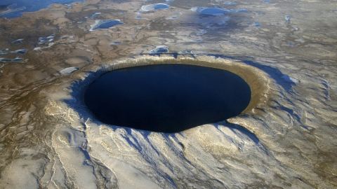 Каменната догма: Защо геологията крие газовия произход на най-големите кратери