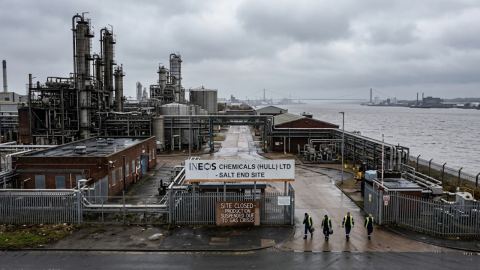 Ineos спира три завода в Хъл заради цената на газа: Европа губи базовото си производство на ацетили