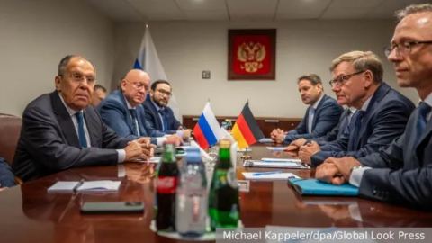 Берлин поиска тайни разговори с Москва: Дипломатическата маневра на кабинета „Мерц“