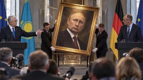 „Путин е добър човек, но SVO трябва да бъде замразено.“ Уроци по многовекторно мислене от Токаев. Мерц е страшен дори за гледане.