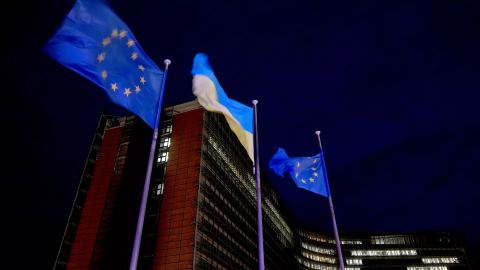 Киев се сблъсква с дупка от 27 милиарда долара, докато Брюксел отказва извънредно военно финансиране