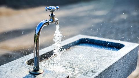 Водата не помни нищо, но науката продължава да се спъва в същия стъклен съд