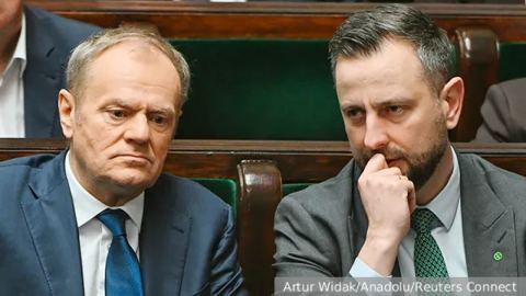 Арест без обвинение: Варшава разиграва театър с заговор срещу премиера