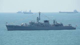 Втори американски кораб, навлиза, Черно море