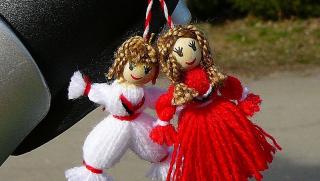 Баба Марта, мартеница, бяла, червена
