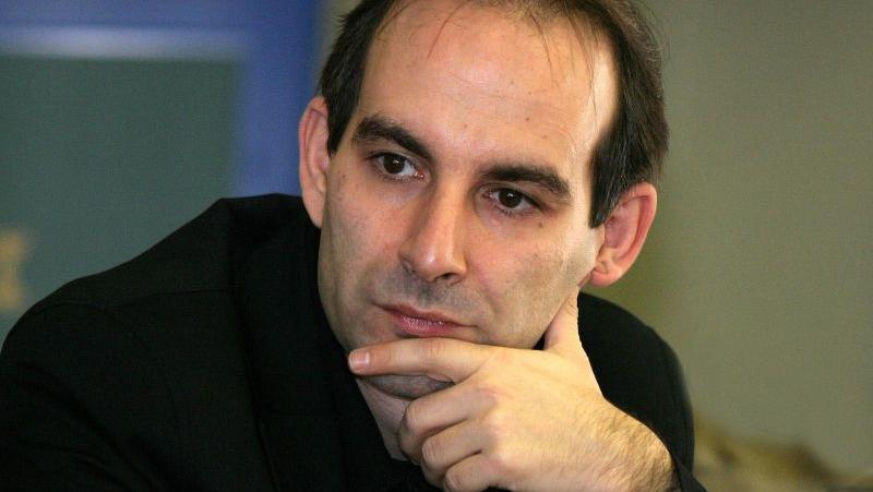 Тук вече не става дума за политически наивитет, не става