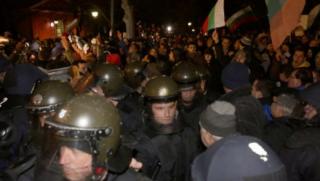 Полиция, протести, парламент