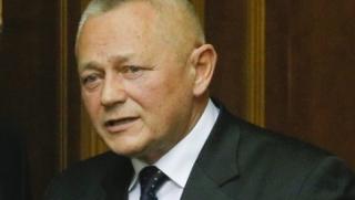 Украйна, Игор Тенюх, министър на отбраната, оставка