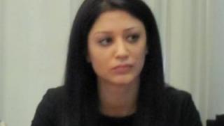 Цирк, парламент, Евелина Славкова