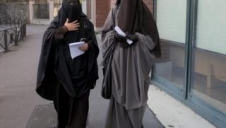 Бурка, скрива, жената