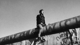 Германецът, възседнал, Берлинската стена