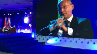 Станишев, Полша, солидарност, социална държава, извадят, Европа, криза