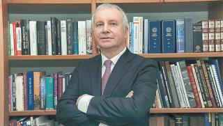 Сътресения, Европа, Александър Рар