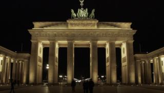 Бранденбургската врата, осветена, цветове, Русия