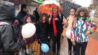 Манолова,  тича, раница, протест, ученически чанти