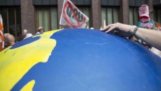 Либерален свят, измислица, тотална диктатура