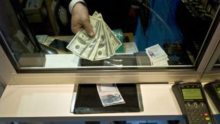 Президентът на САЩ Джо Байдън забрани продажбата на доларови банкноти