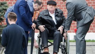 Горбачов, инвалидна количка, парада на Победата