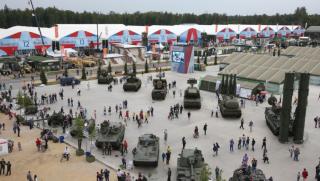 Експозиция, парк „Патриот”, Курск, 16 вида историческа техника