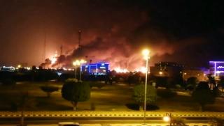 САЩ, обвиниха, Иран, атаки, петролни обекти, Саудитска Арабия