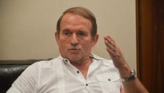 „Перший незалежний“: Съратници, Медведчук, преследване, власти, тормоз