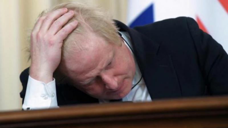 Министърът на отбраната Бен Уолъс води списъка с претенденти за