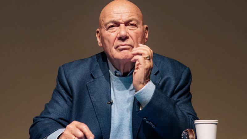 Бившият (до съдбоносния февруари 2022 г.) водещ на програмата на