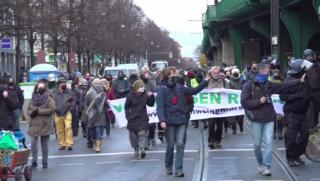 Протестите срещу карантината избухват в Европа с нова сила Протести, карантина, Европа