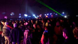 CNN, Франция, полицаи, пострадали, разгонване, празник, Нова година