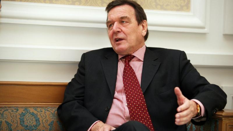 Бившият германски канцлер Герхард Шрьодер говори в интервю за списание