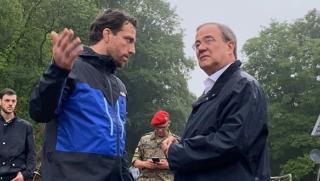 Наводнение, потапя, бъдещия канцлер, Армин Лашет
